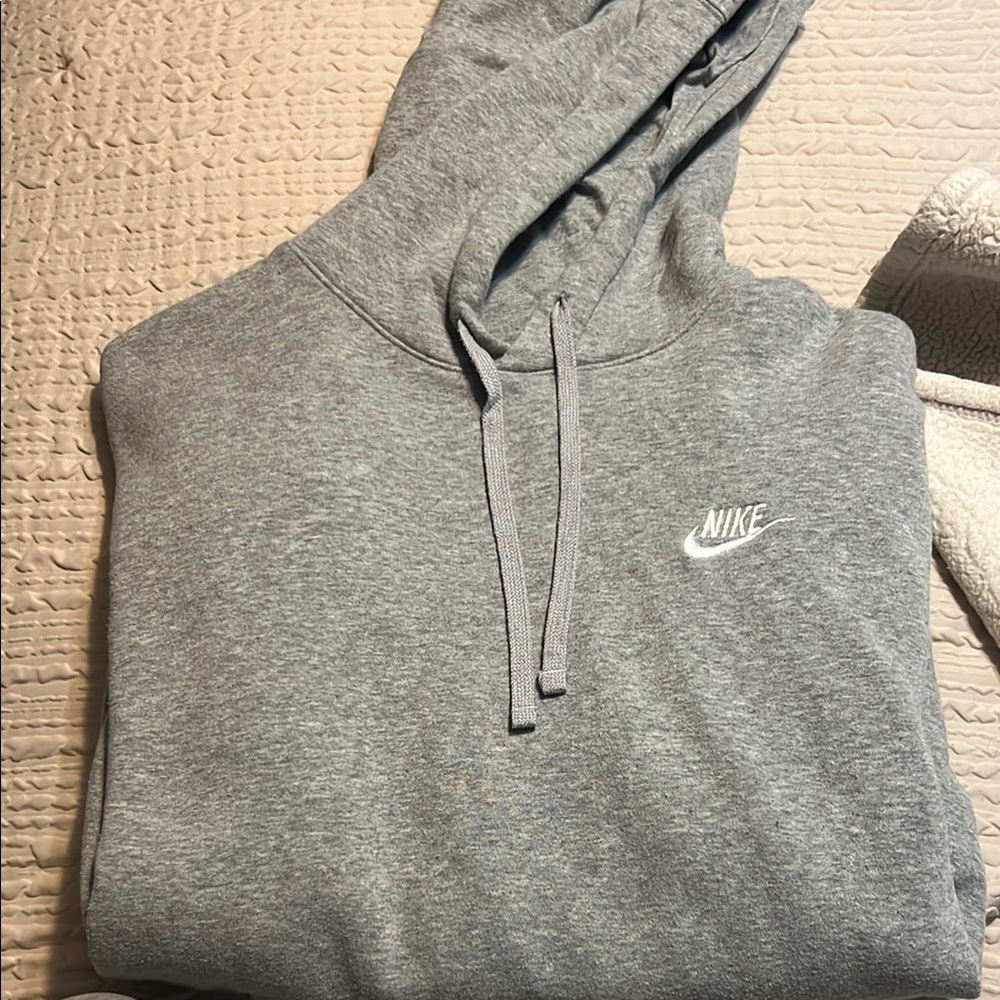 Nike Men's Gray Hoodie Sweater